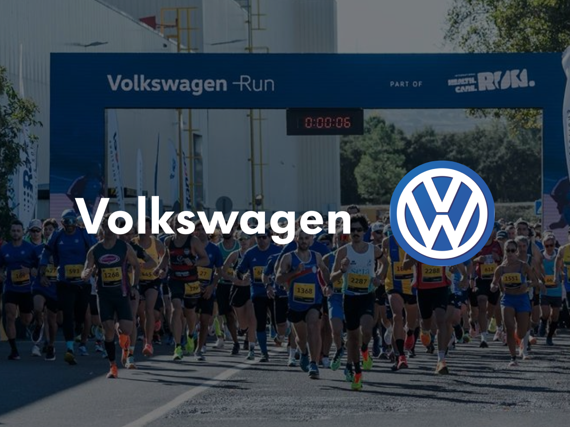 Corrida Volkswagen com muitos corredores.