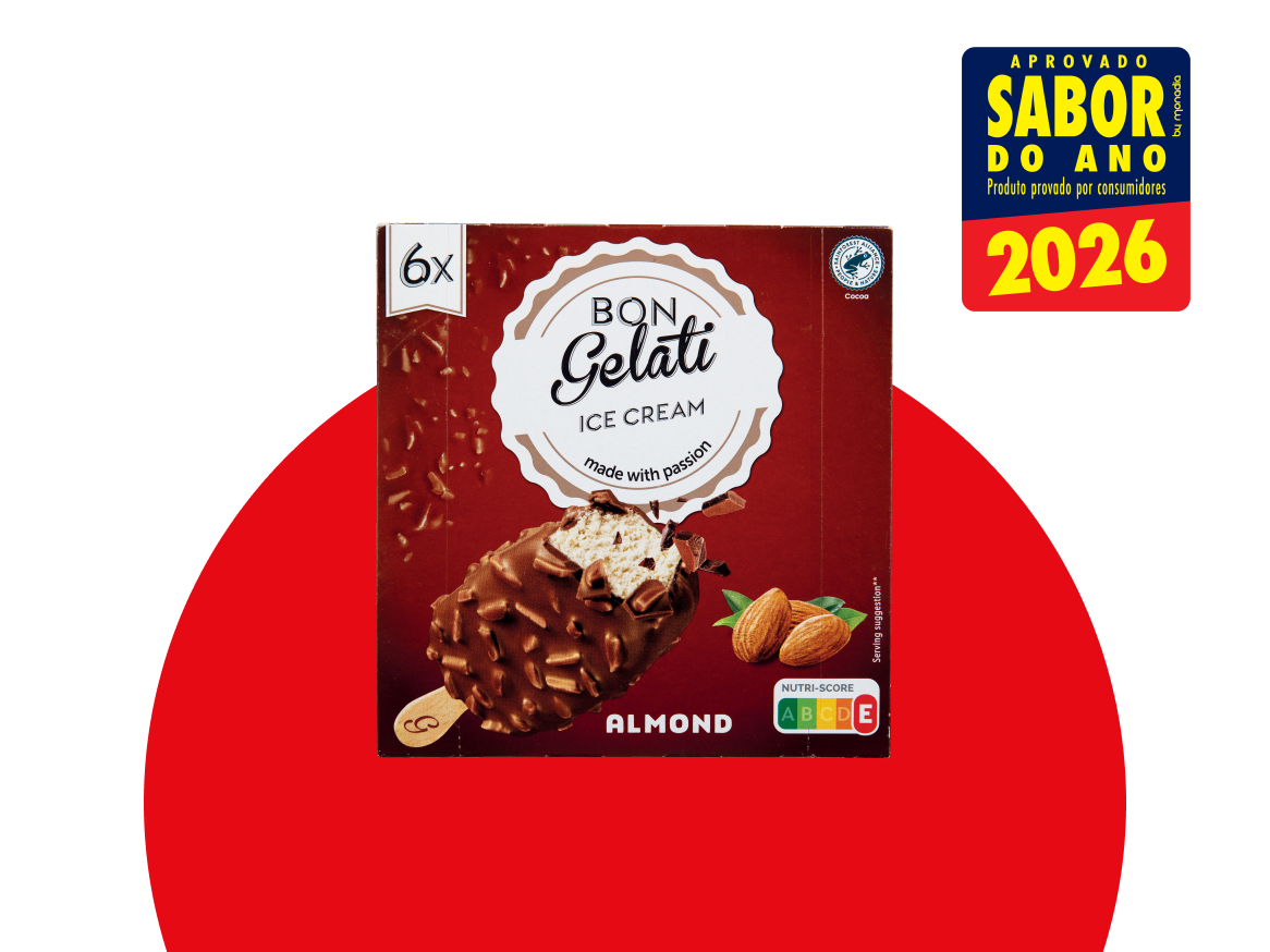 Caixa de gelados de amêndoa com cobertura de chocolate, com selo de 'Sabor do Ano 2026'.