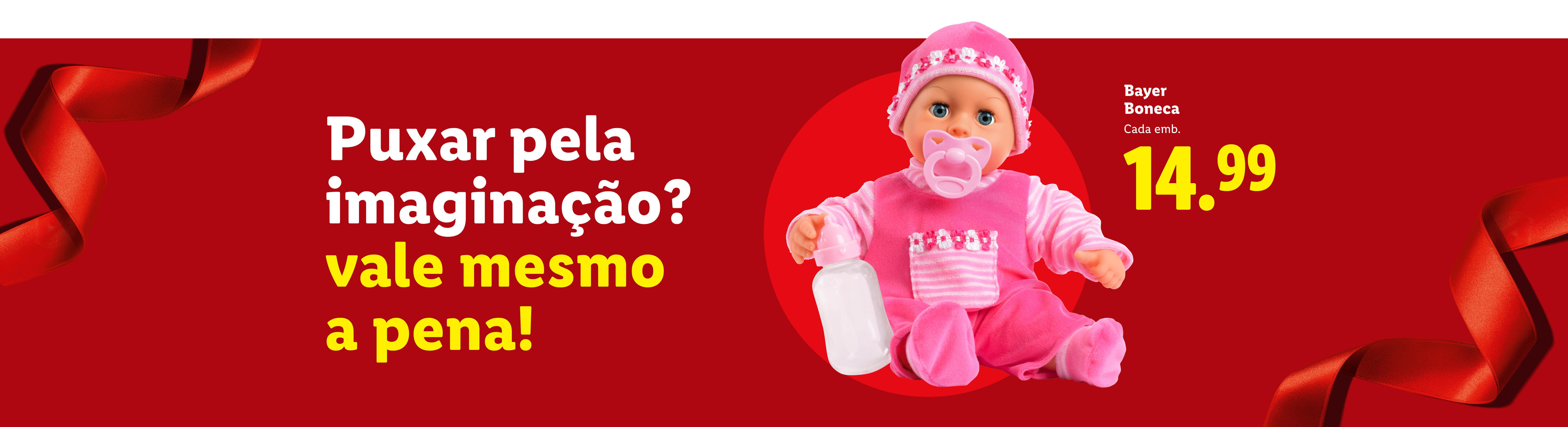 Boneca Bayer com chupeta e biberão, com a frase 'Puxar pela imaginação? Vale mesmo a pena!' e preço de 14,99€.