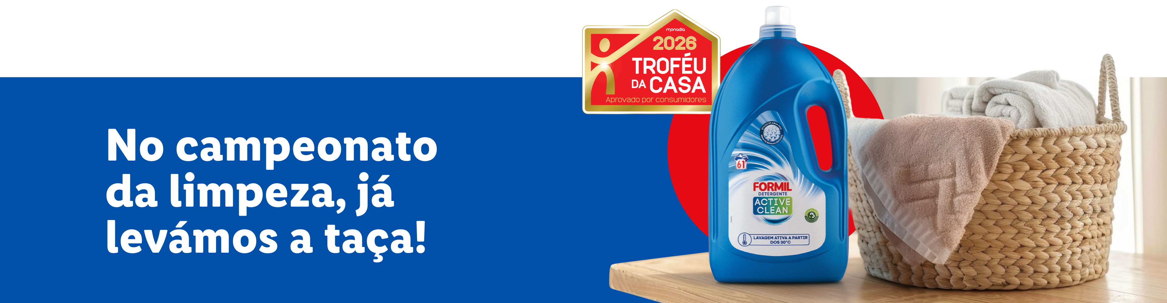 Detergente líquido para a roupa com selo de aprovação do consumidor e cesto de roupa.