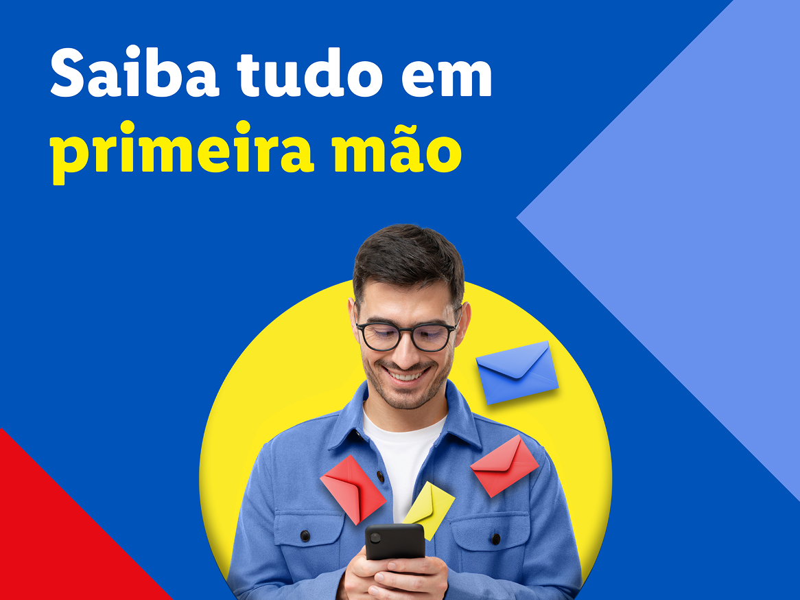 Saiba tudo em primeira mão: homem lendo mensagens em seu celular.