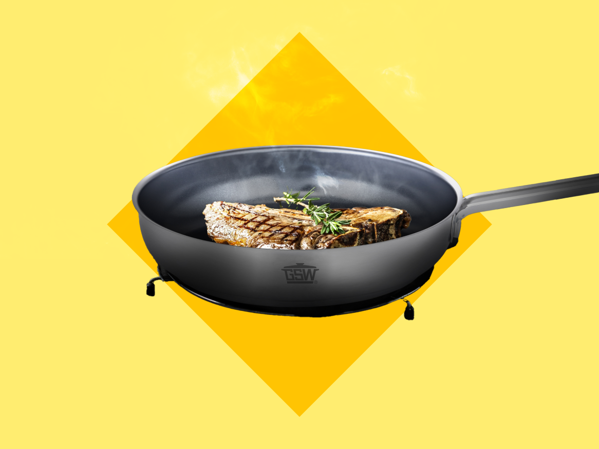 Frigideira GSW com bife grelhado.