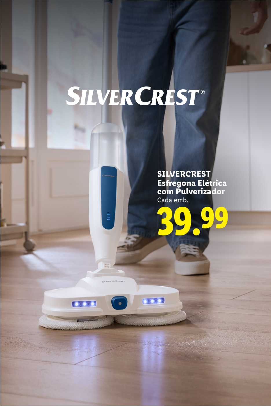Mopa elétrica com pulverizador, preço 39,99€, em chão de madeira.