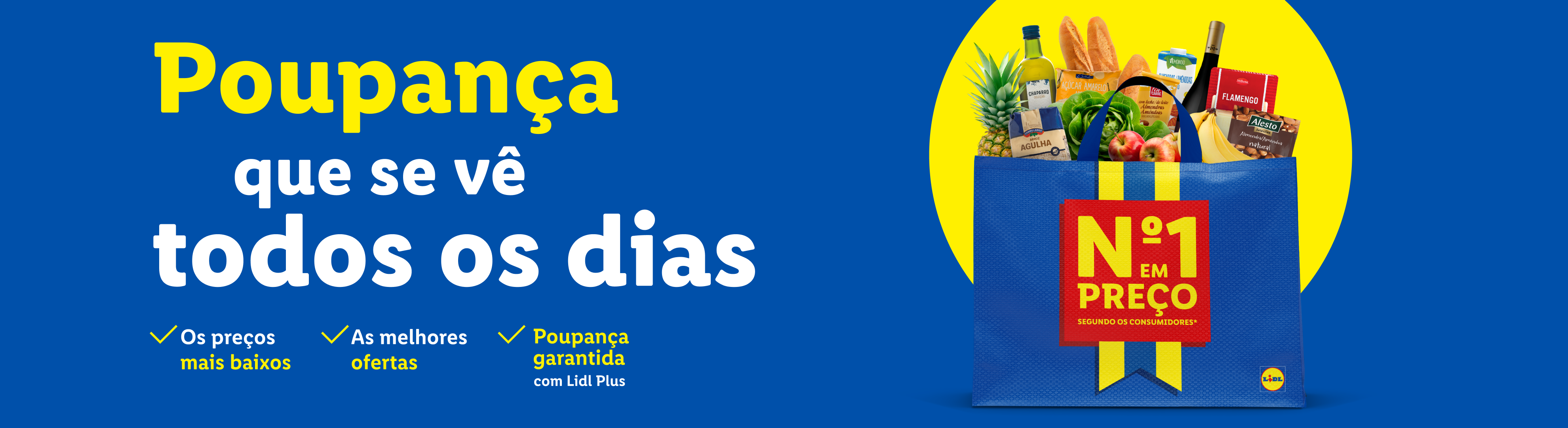 Saco de compras azul com produtos de mercearia, incluindo pão, frutas, vinho e azeite, com o texto 'Poupança que se vê todos os dias' e 'Nº1 em Preço'.