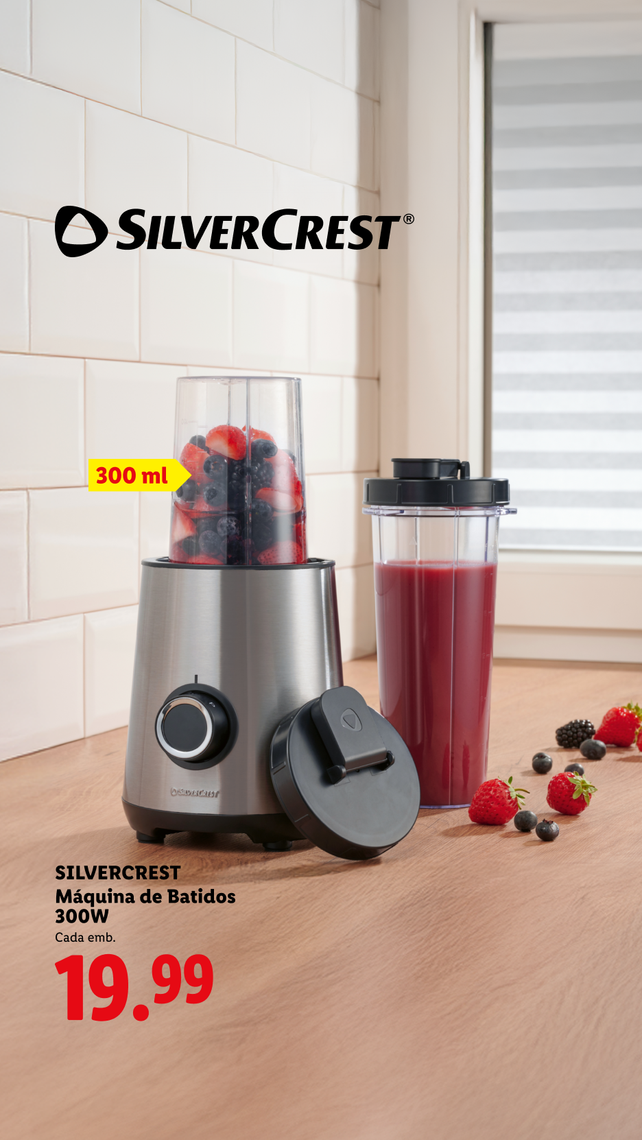 Liquidificador de 300W com copo de 300ml, batido de frutos vermelhos e frutas frescas.
