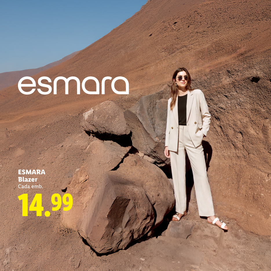 Mulher em blazer e calças bege, com preço de 14,99.