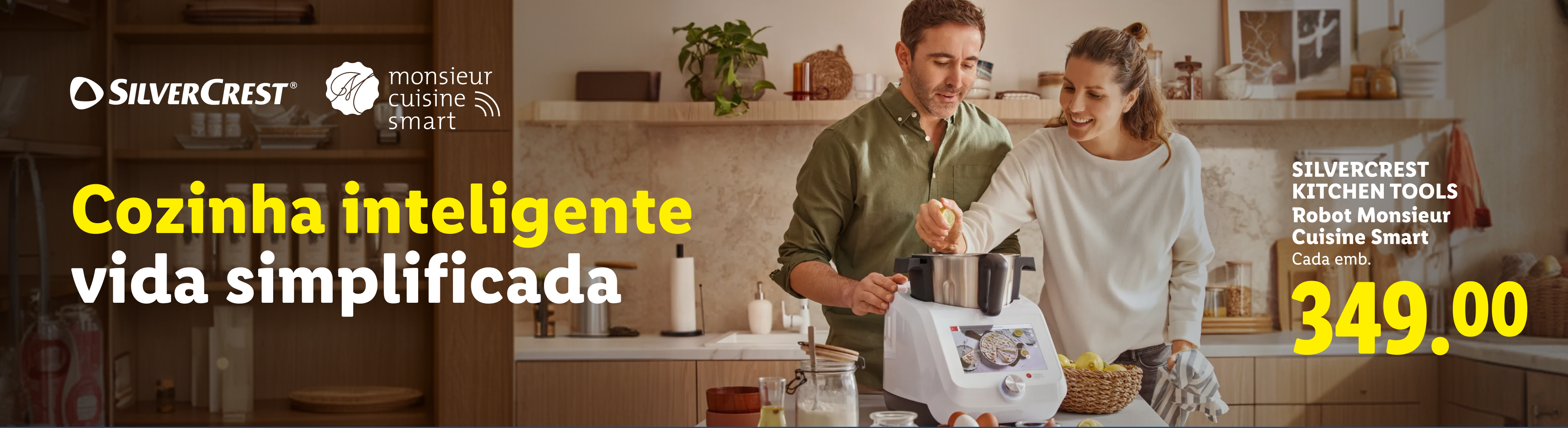 Um casal a usar um robot de cozinha inteligente, com o texto 'Cozinha inteligente, vida simplificada' e o preço 349.00.