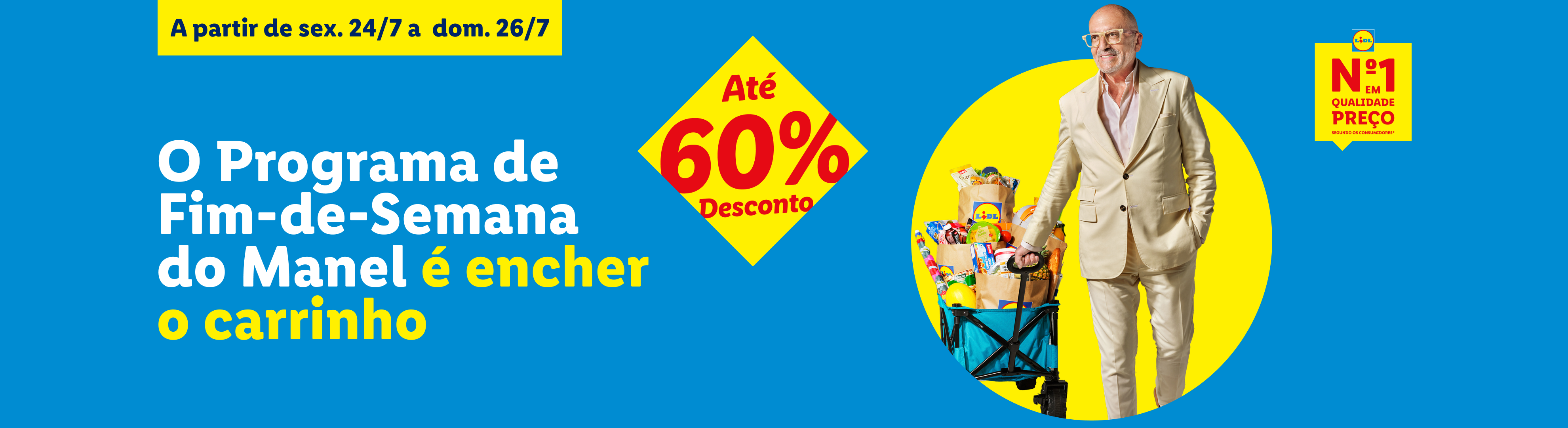 Homem sorridente com óculos, empurrando um carrinho de compras cheio de sacos de papel com o logótipo da loja, com um desconto de até 60%.