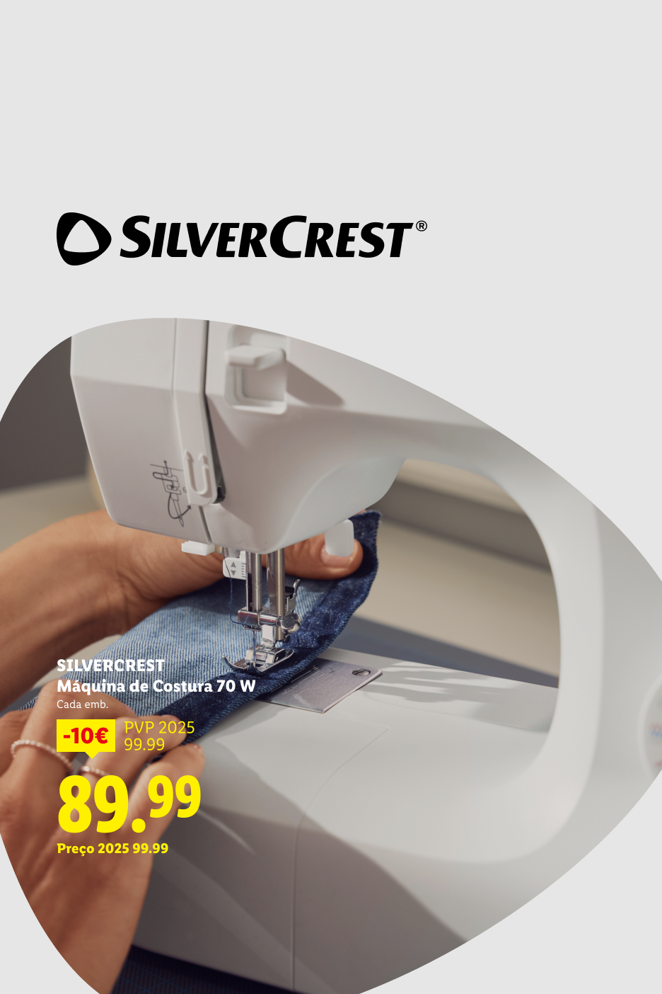 Máquina de costura branca a costurar ganga, com preço de 89,99€.