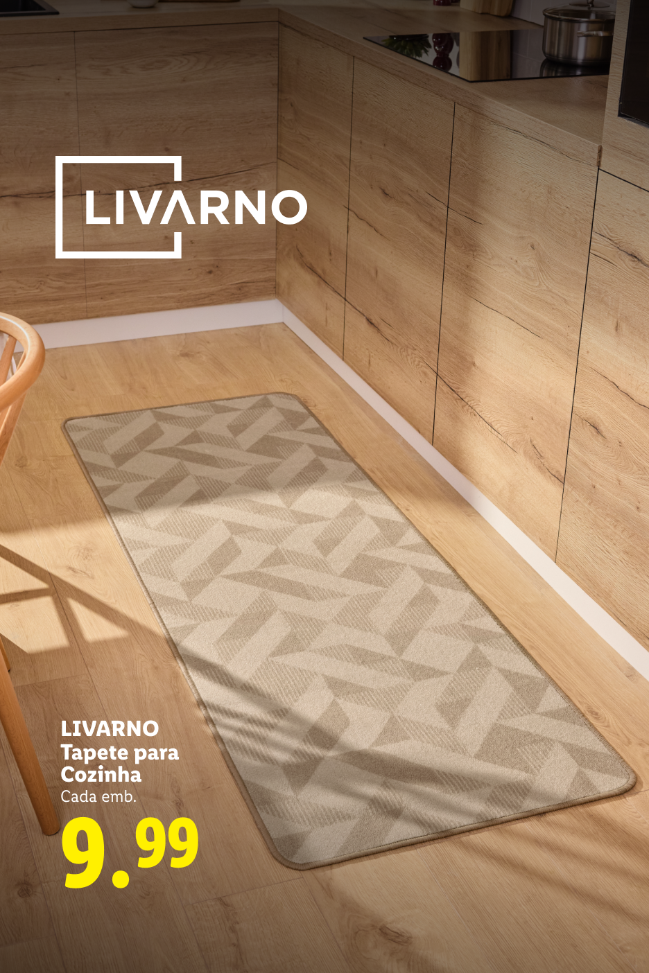 Tapete para cozinha com padrão geométrico bege, com preço de 9,99€.